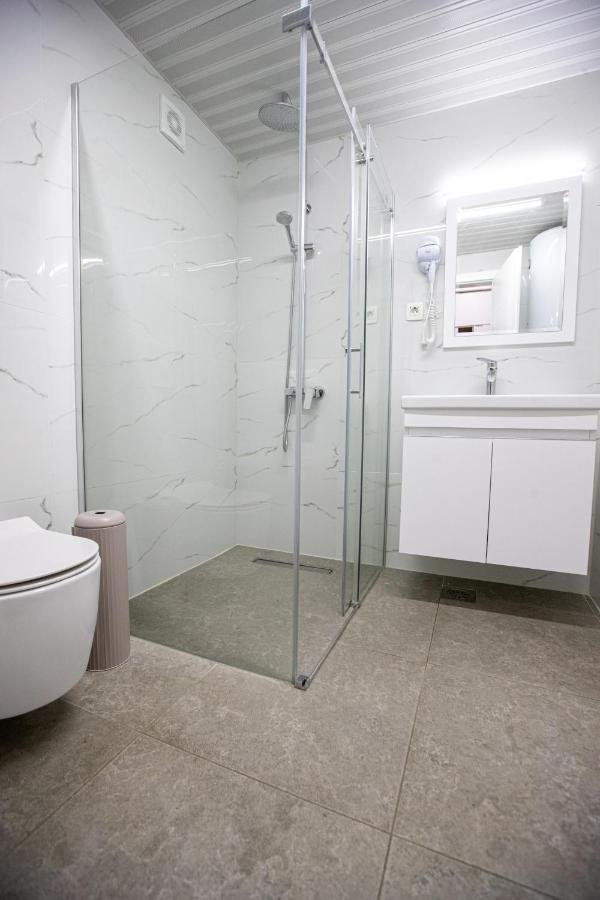 Queens Central Apartments Ohrid Esterno foto