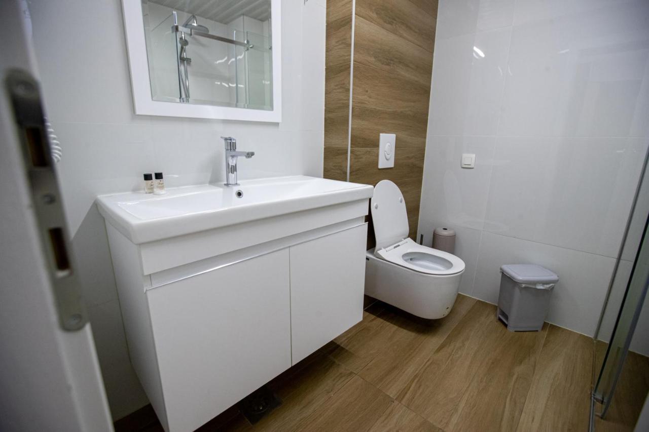 Queens Central Apartments Ohrid Esterno foto
